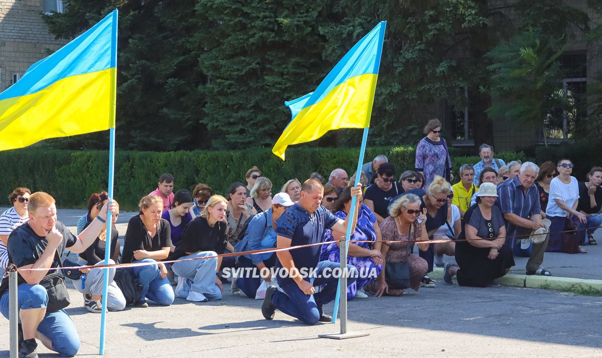 Світловодськ попрощався з полеглим захисником України Андрієм Карабо Світловодськ попрощався з полеглим захисником України Андрієм Карабо