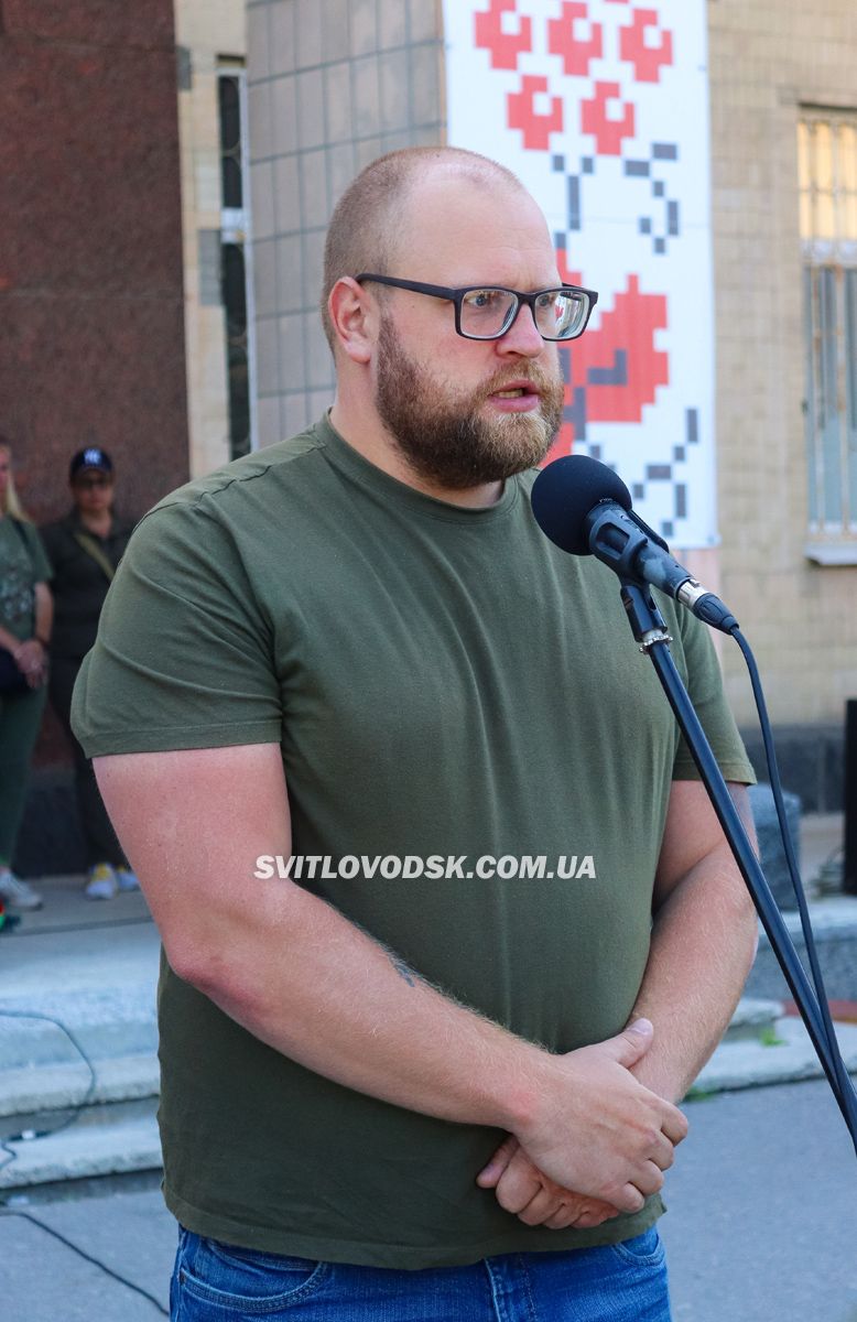 Світловодськ попрощався з полеглим захисником України Андрієм Карабо Світловодськ попрощався з полеглим захисником України Андрієм Карабо