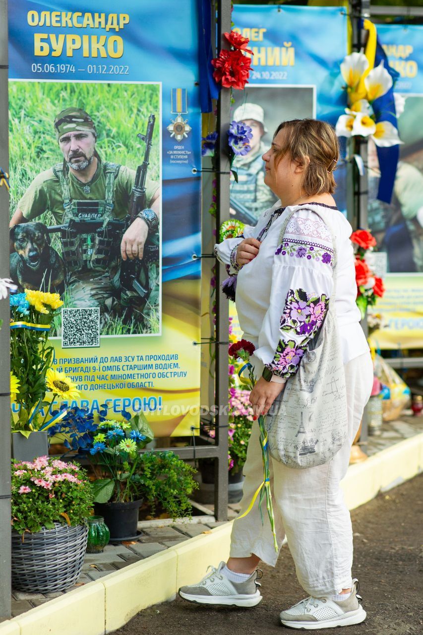 У День Незалежності Алея слави у Світловодську доповнилася портретами героїв У День Незалежності Алея слави у Світловодську доповнилася портретами героїв