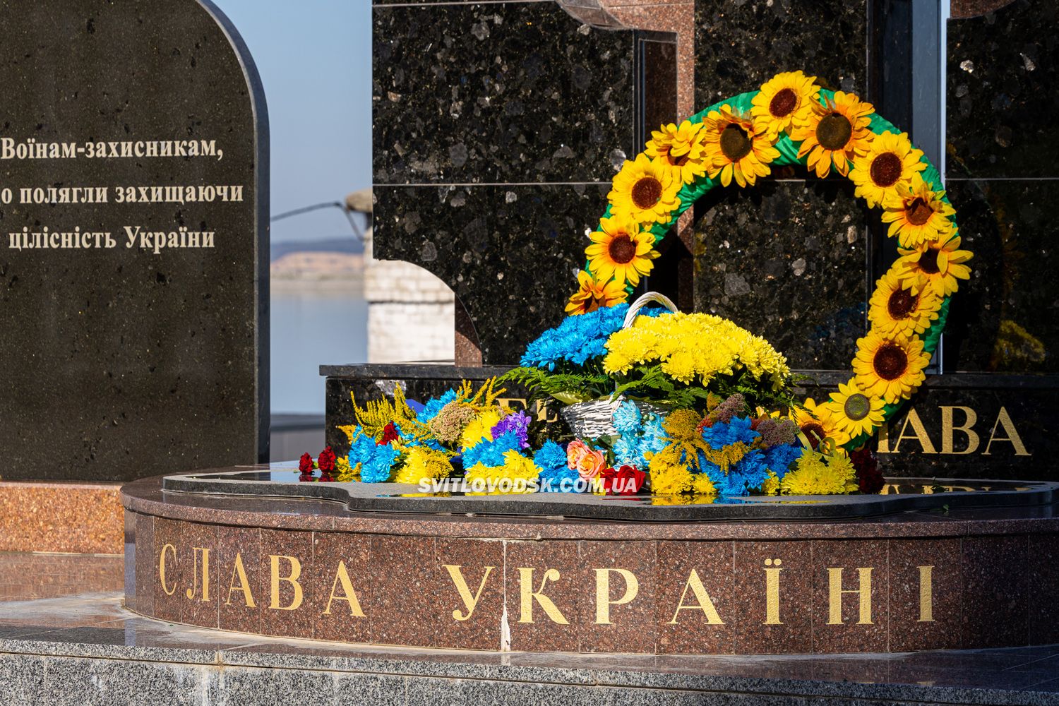 Мітинг до Дня пам'яті загиблих захисників України відбувся у Світловодську Мітинг до Дня пам'яті загиблих захисників України відбувся у Світловодську