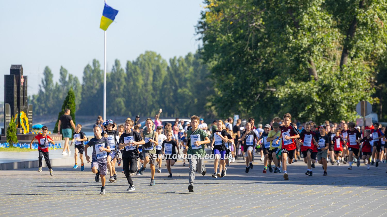 Понад 300 світловодців долучилися до забігу пам'яті загиблих героїв Понад 300 світловодців долучилися до забігу пам'яті загиблих героїв