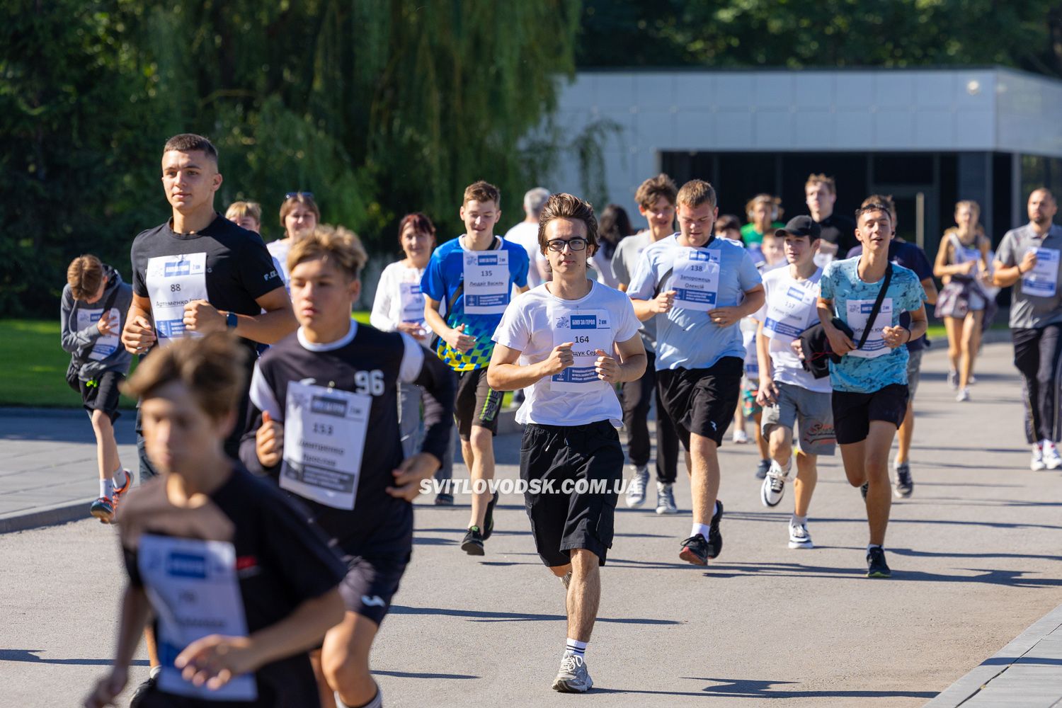 Понад 300 світловодців долучилися до забігу пам'яті загиблих героїв Понад 300 світловодців долучилися до забігу пам'яті загиблих героїв