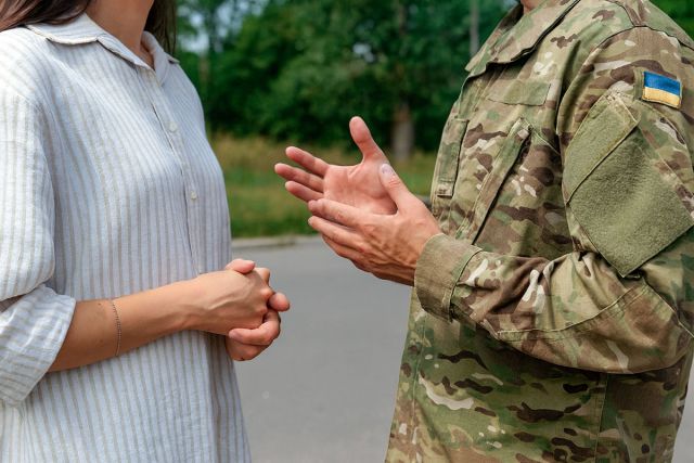 Як розмовляти з ветеранами: поради військового психолога