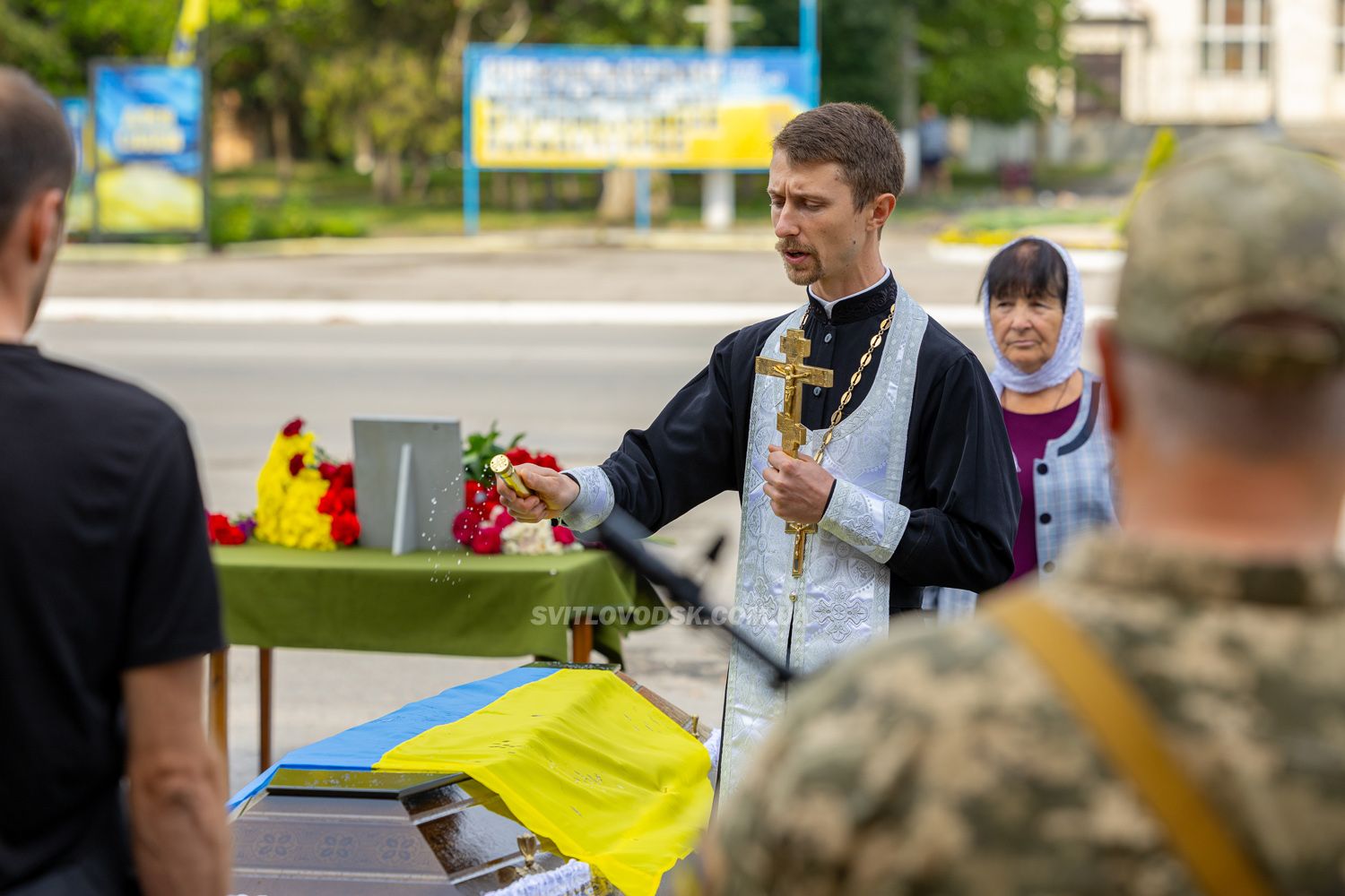 Світловодськ віддав останню шану полеглому захиснику України Андрію Макею Світловодськ віддав останню шану полеглому захиснику України Андрію Макею