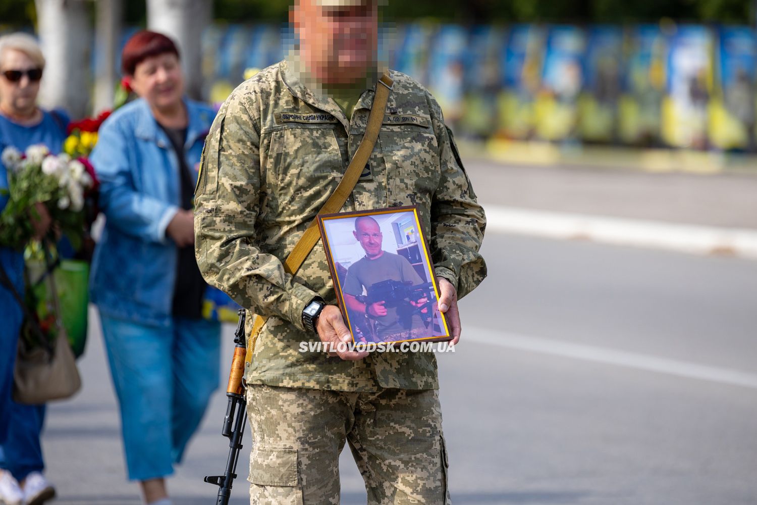Світловодськ віддав останню шану полеглому захиснику України Андрію Макею Світловодськ віддав останню шану полеглому захиснику України Андрію Макею