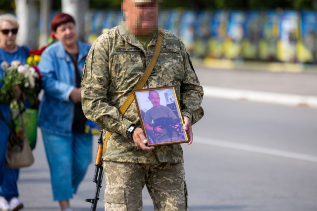 Світловодськ віддав останню шану полеглому захиснику України Андрію Макею Світловодськ віддав останню шану полеглому захиснику України Андрію Макею