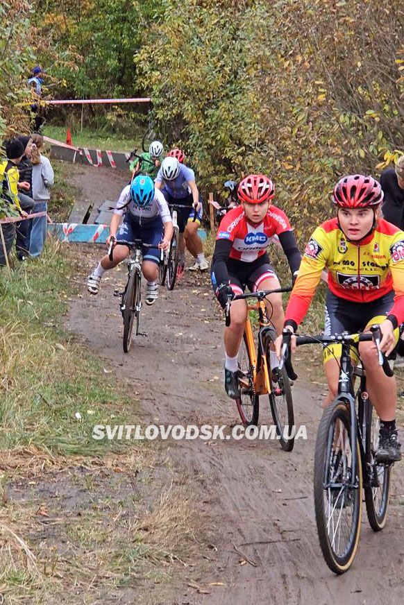 Анастасія Довганюк — чемпіонка України з велокросу серед юніорок! Анастасія Довганюк — чемпіонка України з велокросу серед юніорок!