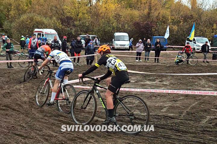 Анастасія Довганюк — чемпіонка України з велокросу серед юніорок! Анастасія Довганюк — чемпіонка України з велокросу серед юніорок!