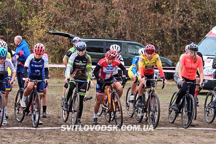 Анастасія Довганюк — чемпіонка України з велокросу серед юніорок! Анастасія Довганюк — чемпіонка України з велокросу серед юніорок!