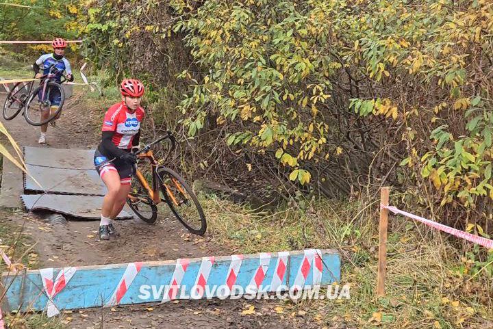Анастасія Довганюк — чемпіонка України з велокросу серед юніорок! Анастасія Довганюк — чемпіонка України з велокросу серед юніорок!