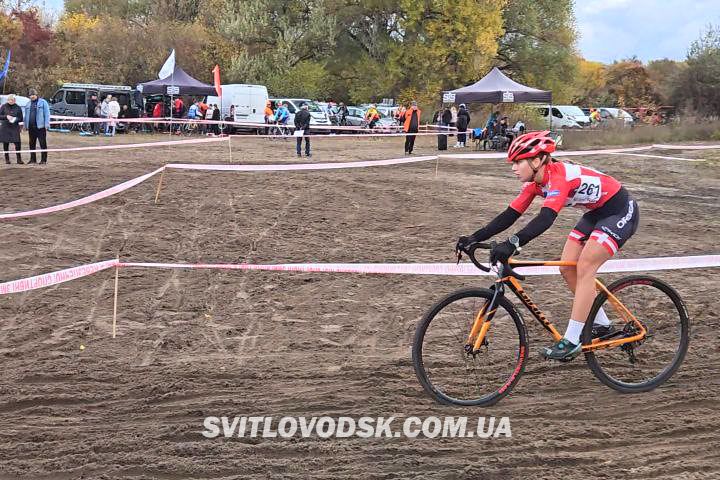Анастасія Довганюк — чемпіонка України з велокросу серед юніорок! Анастасія Довганюк — чемпіонка України з велокросу серед юніорок!