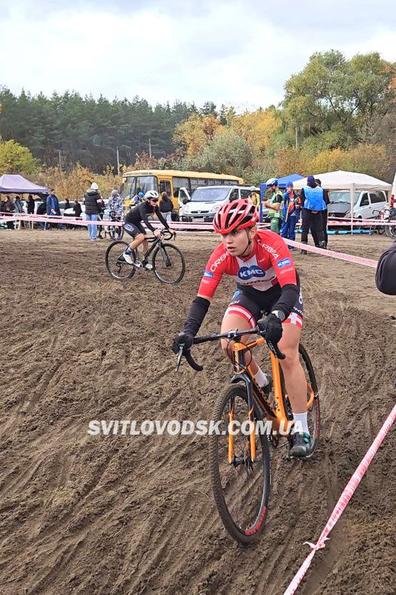 Анастасія Довганюк — чемпіонка України з велокросу серед юніорок! Анастасія Довганюк — чемпіонка України з велокросу серед юніорок!