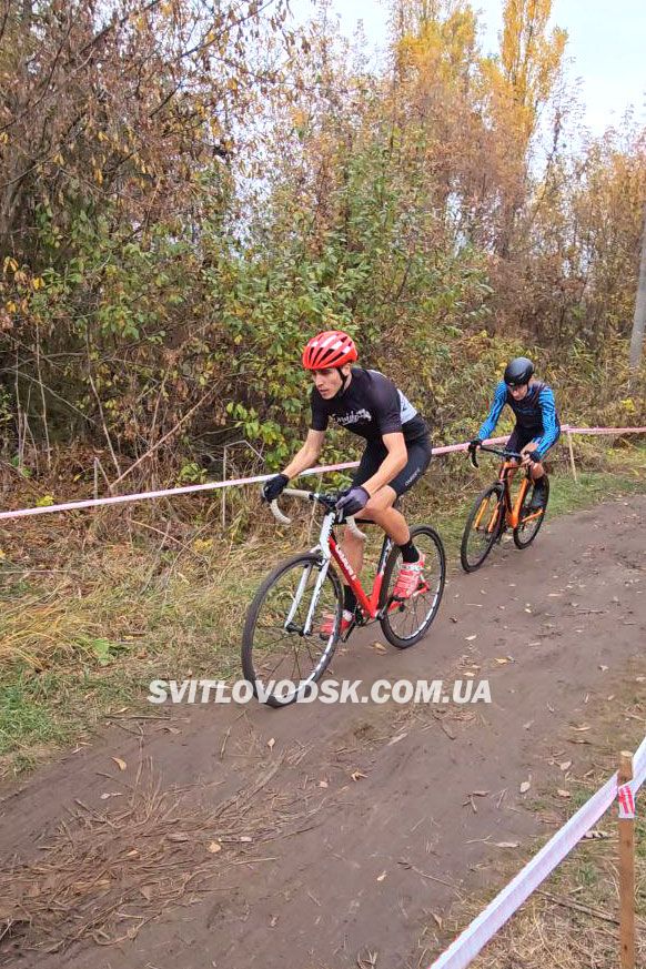 Анастасія Довганюк — чемпіонка України з велокросу серед юніорок! Анастасія Довганюк — чемпіонка України з велокросу серед юніорок!