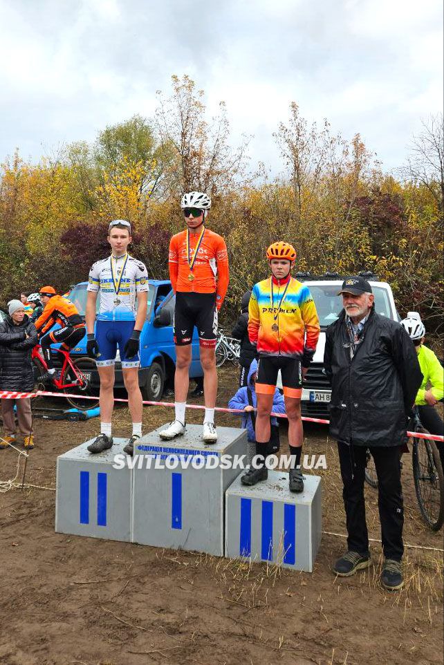 Анастасія Довганюк — чемпіонка України з велокросу серед юніорок! Анастасія Довганюк — чемпіонка України з велокросу серед юніорок!