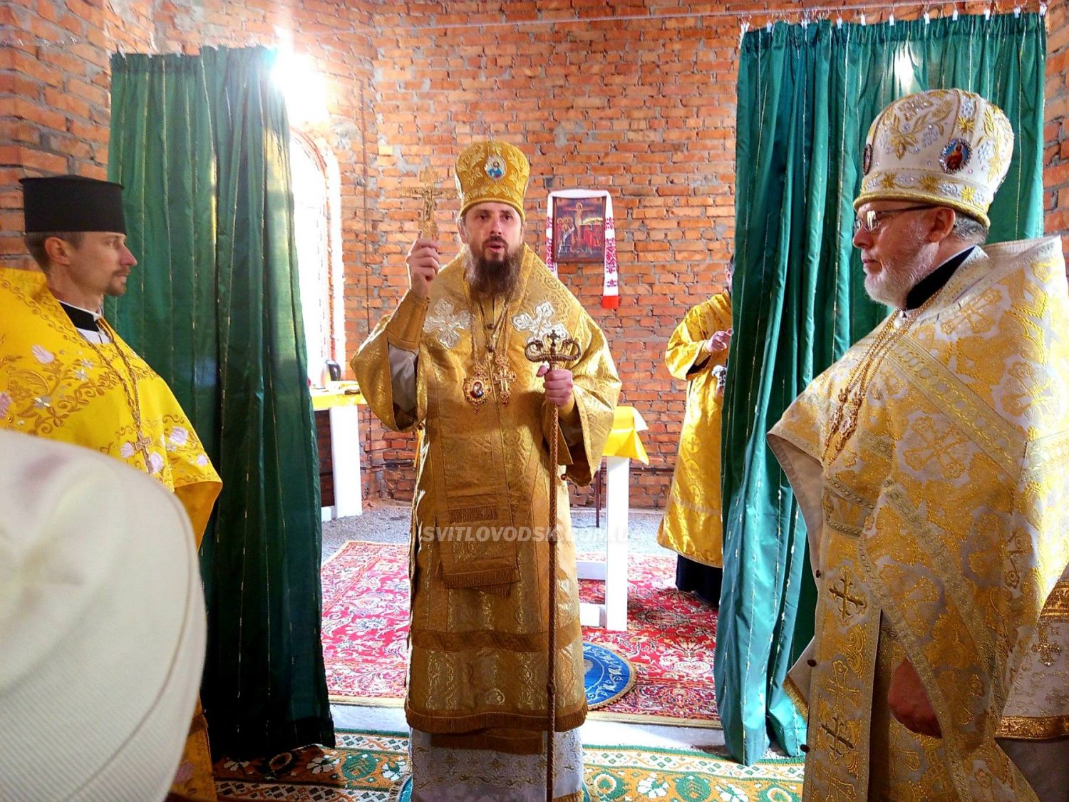 У Світловодську архієпископ Марк звершив літургію в недобудованому храмі Святителя Миколая У Світловодську архієпископ Марк звершив літургію в недобудованому храмі Святителя Миколая