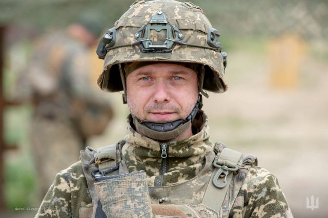 44-та окрема механізована бригада.
