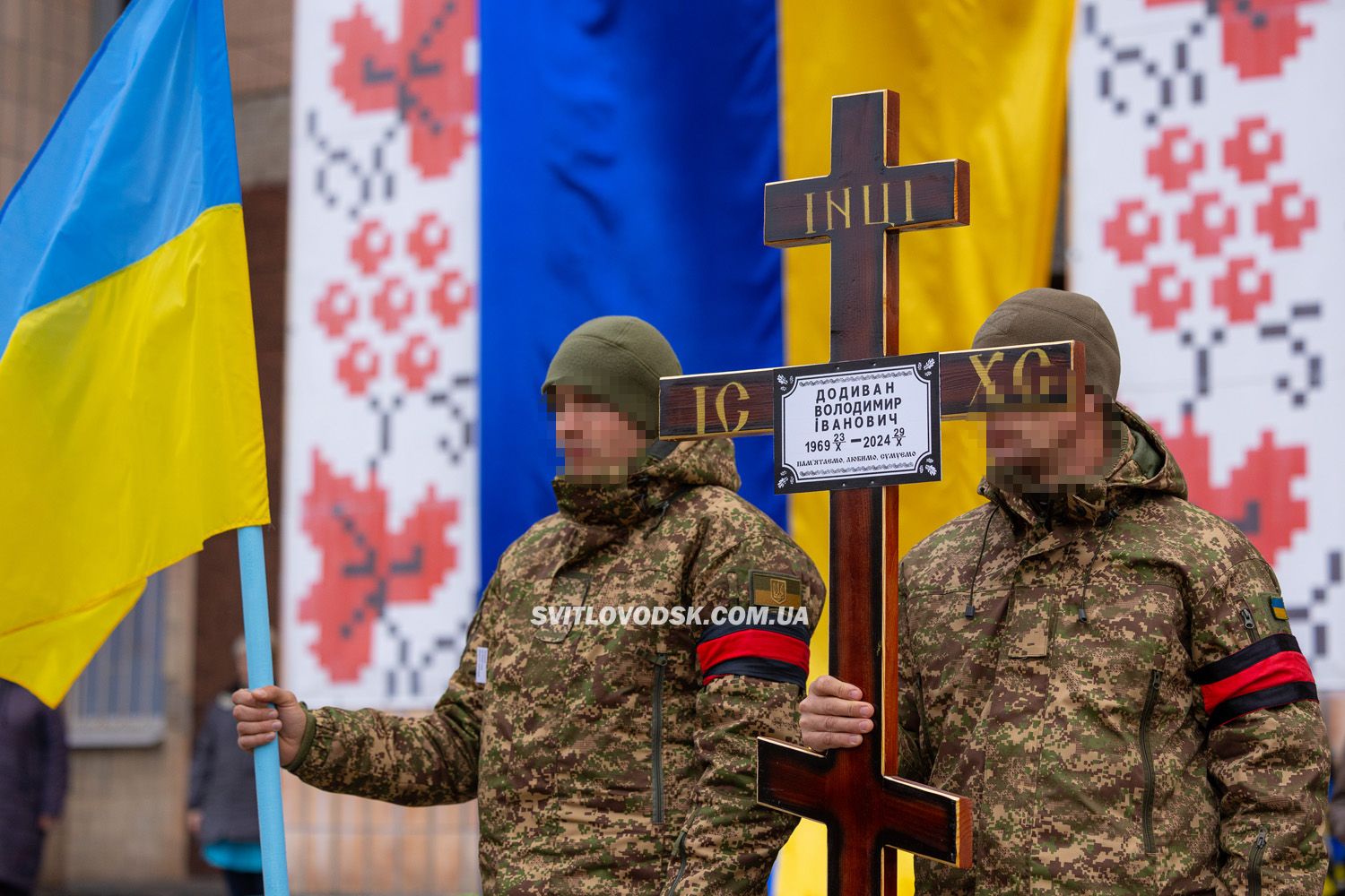 Світловодськ попрощався з полеглим захисником України Володимиром Додиваном Світловодськ попрощався з полеглим захисником України Володимиром Додиваном