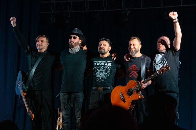 Три години патріотичної прокачки та професійне музикування: свій 436-й концерт Kozak System зіграв у Світловодську Три години патріотичної прокачки та професійне музикування: свій 436-й концерт Kozak System зіграв у Світловодську