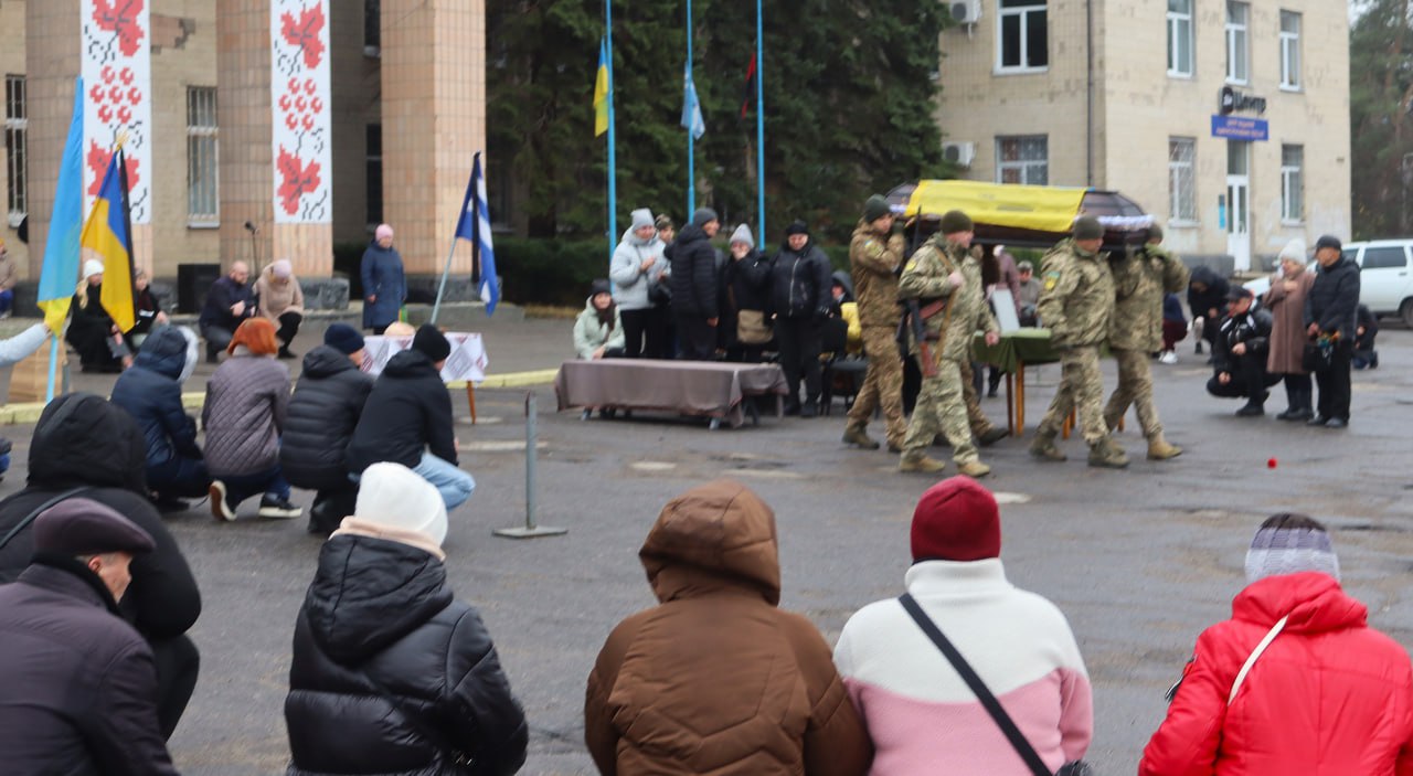 Світловодськ попрощався із загиблим захисником Михайлом Плахотним Світловодськ попрощався із загиблим захисником Михайлом Плахотним