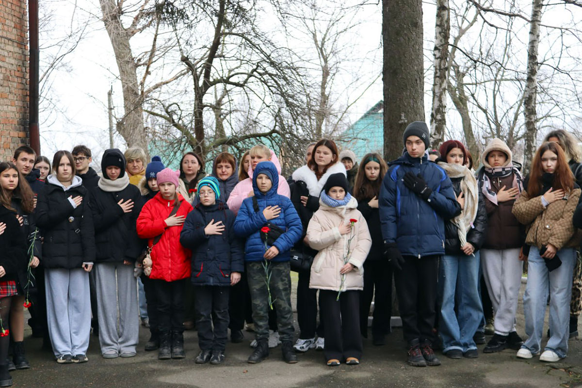 У Світловодську відкрили меморіальну дошку Олександру Чернову У Світловодську відкрили меморіальну дошку Олександру Чернову