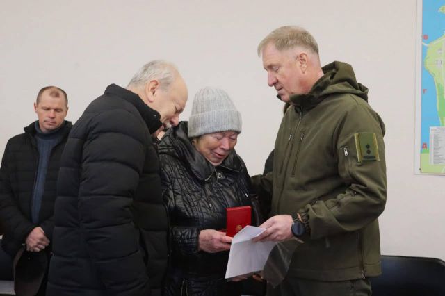 У Світловодську родинам полеглих захисників вручили державні нагороди