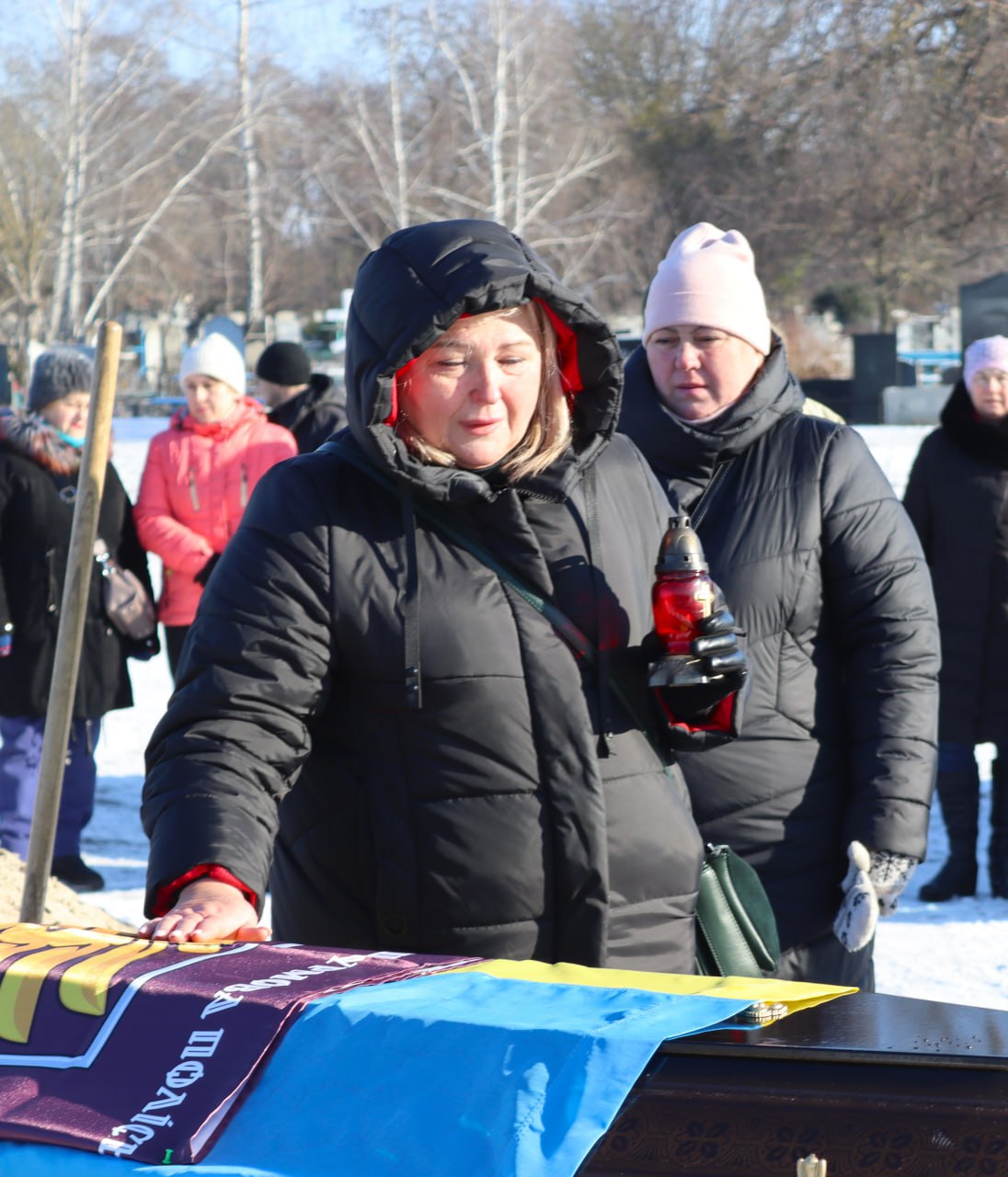 У Власівці провели в останню путь захисника України Антона Семенюка У Власівці провели в останню путь захисника України Антона Семенюка