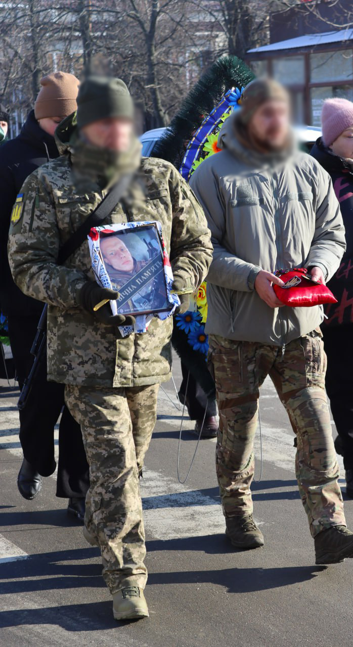 У Власівці провели в останню путь захисника України Антона Семенюка У Власівці провели в останню путь захисника України Антона Семенюка