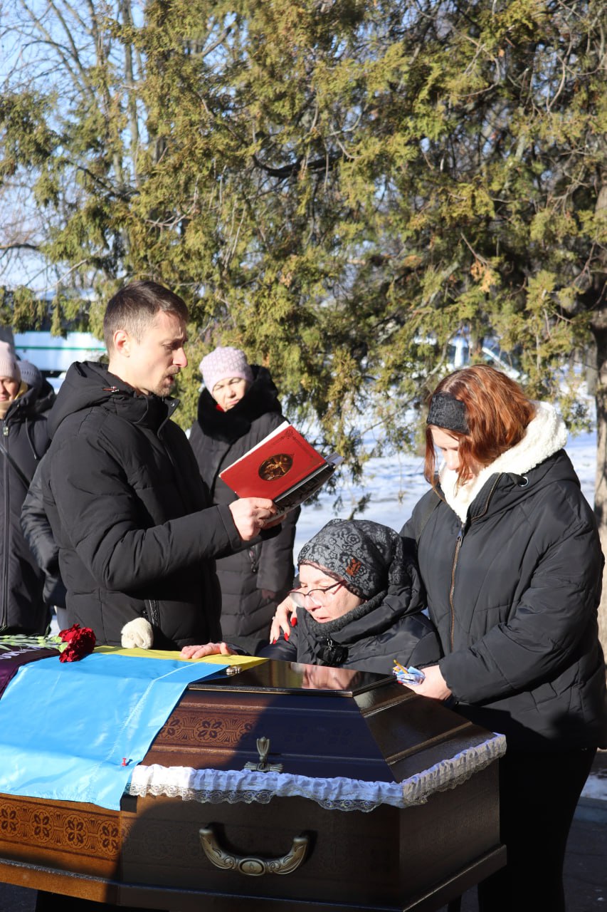 У Власівці провели в останню путь захисника України Антона Семенюка У Власівці провели в останню путь захисника України Антона Семенюка