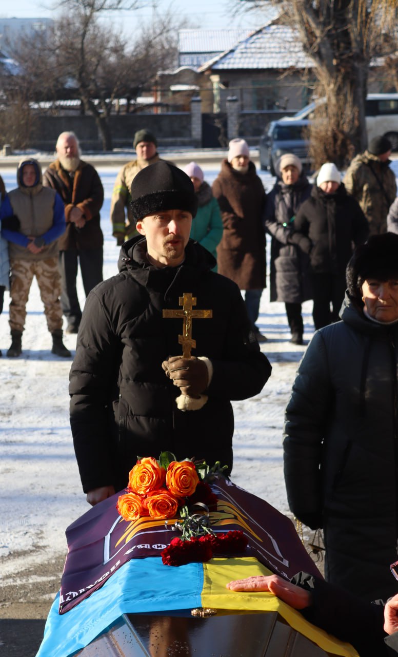 У Власівці провели в останню путь захисника України Антона Семенюка У Власівці провели в останню путь захисника України Антона Семенюка