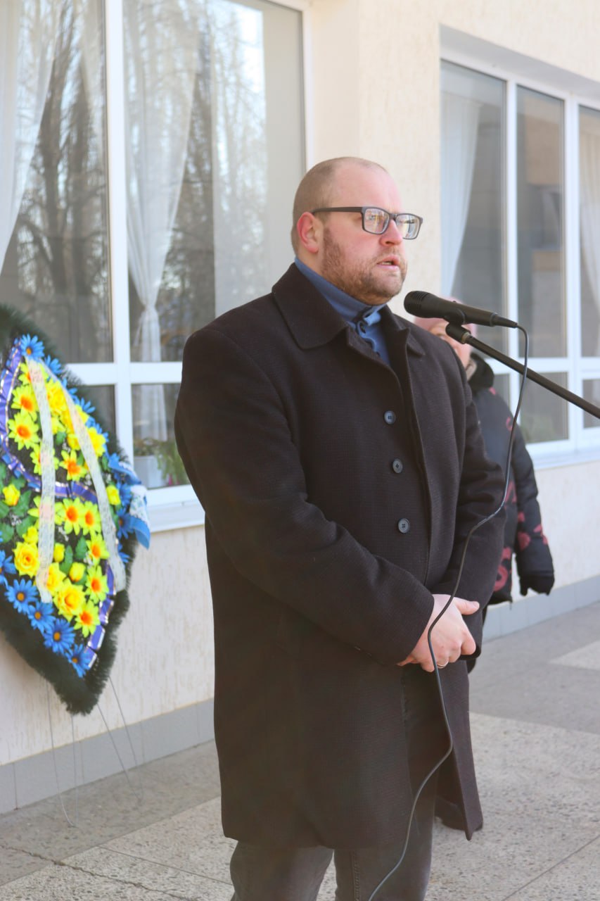 У Власівці провели в останню путь захисника України Антона Семенюка У Власівці провели в останню путь захисника України Антона Семенюка