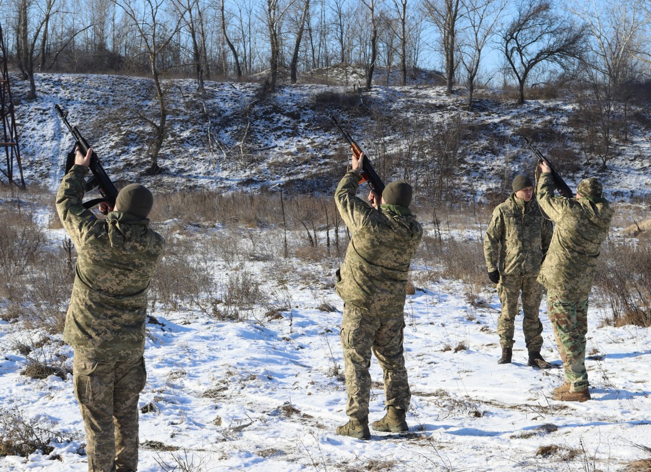 У Власівці провели в останню путь захисника України Антона Семенюка У Власівці провели в останню путь захисника України Антона Семенюка