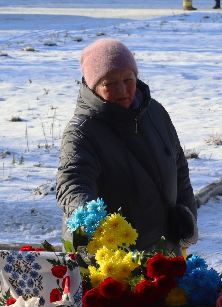У Власівці провели в останню путь захисника України Антона Семенюка У Власівці провели в останню путь захисника України Антона Семенюка
