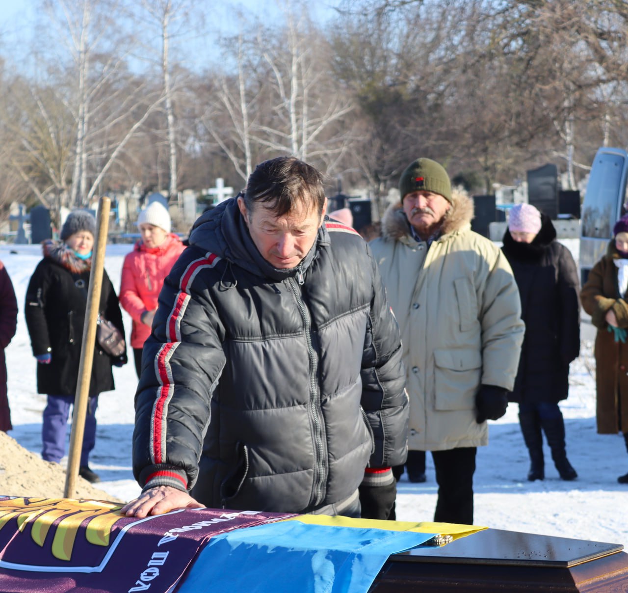 У Власівці провели в останню путь захисника України Антона Семенюка У Власівці провели в останню путь захисника України Антона Семенюка