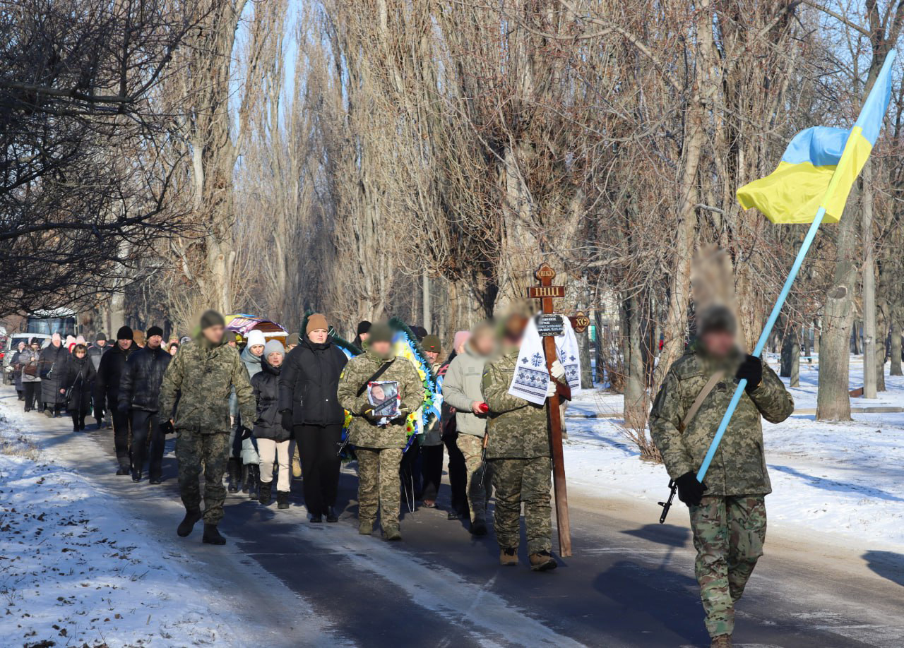 У Власівці провели в останню путь захисника України Антона Семенюка У Власівці провели в останню путь захисника України Антона Семенюка