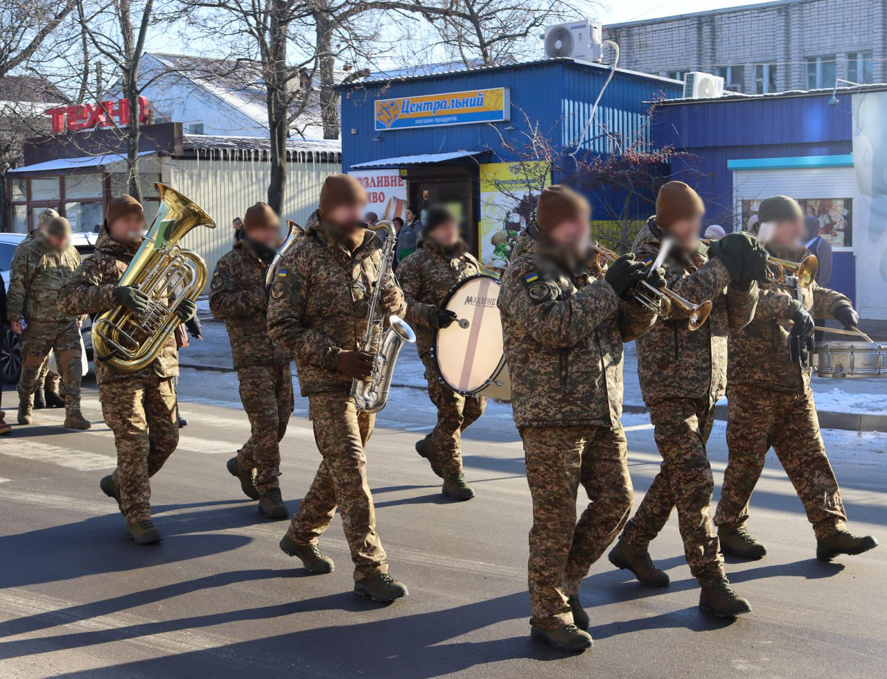 У Власівці провели в останню путь захисника України Антона Семенюка У Власівці провели в останню путь захисника України Антона Семенюка
