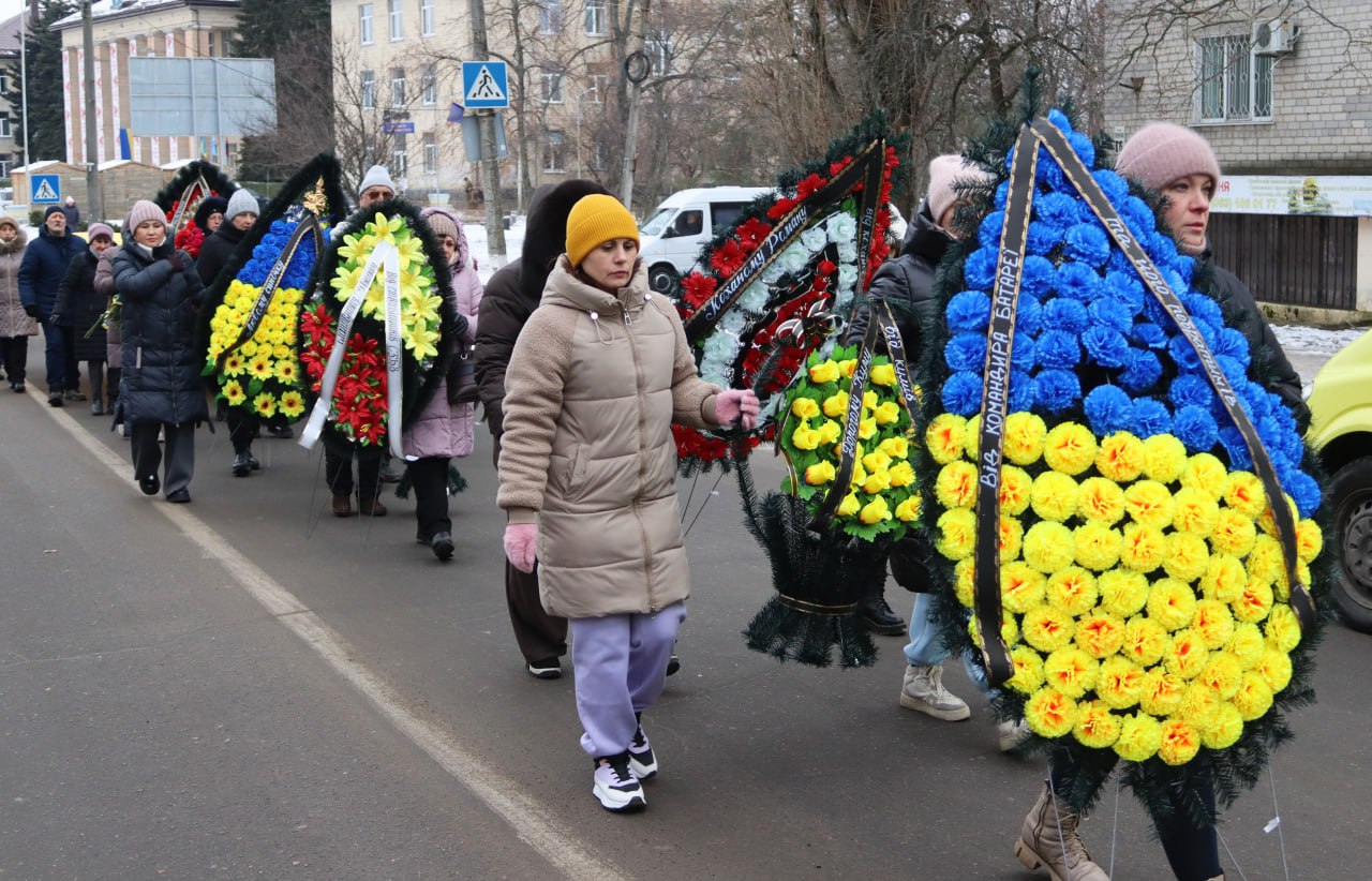 У Світловодську провели в останню путь захисника України Романа Євдокимова У Світловодську провели в останню путь захисника України Романа Євдокимова