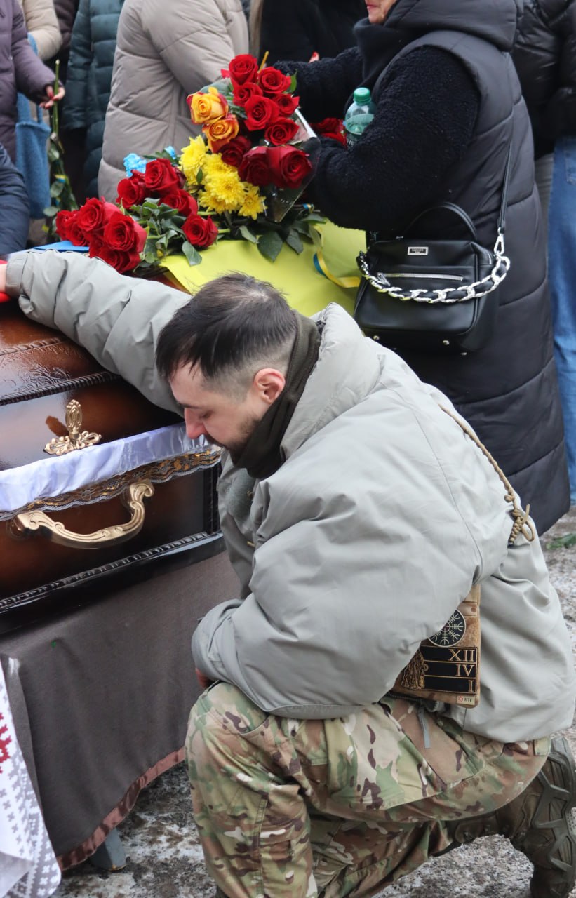 У Світловодську провели в останню путь захисника України Романа Євдокимова У Світловодську провели в останню путь захисника України Романа Євдокимова