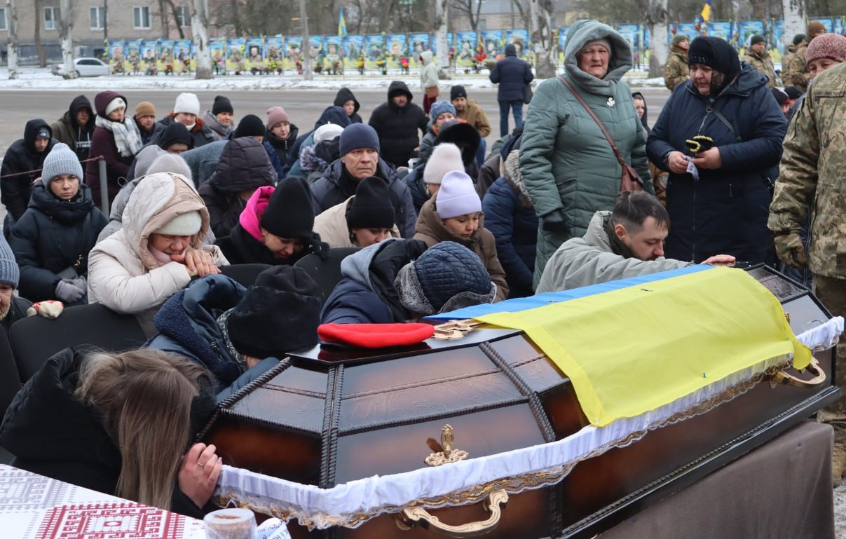 У Світловодську провели в останню путь захисника України Романа Євдокимова У Світловодську провели в останню путь захисника України Романа Євдокимова