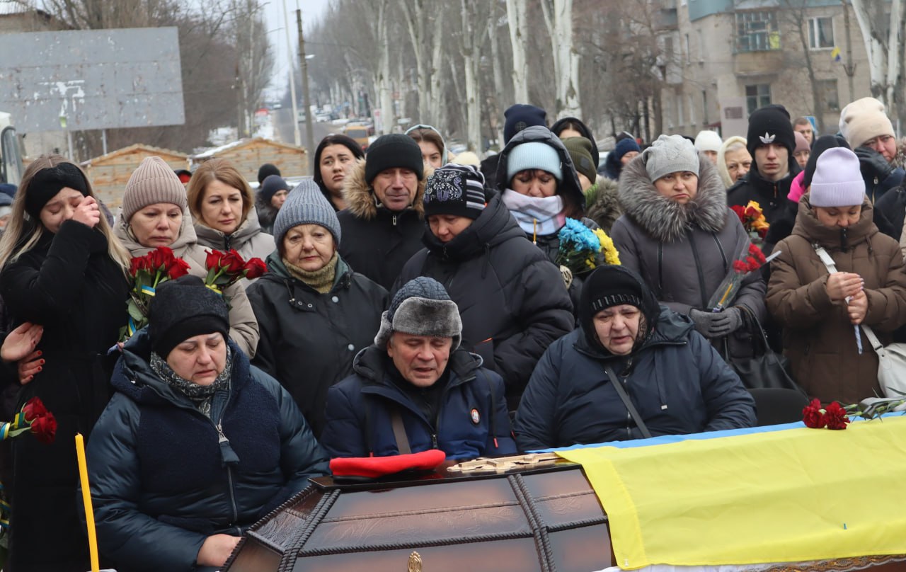 У Світловодську провели в останню путь захисника України Романа Євдокимова У Світловодську провели в останню путь захисника України Романа Євдокимова