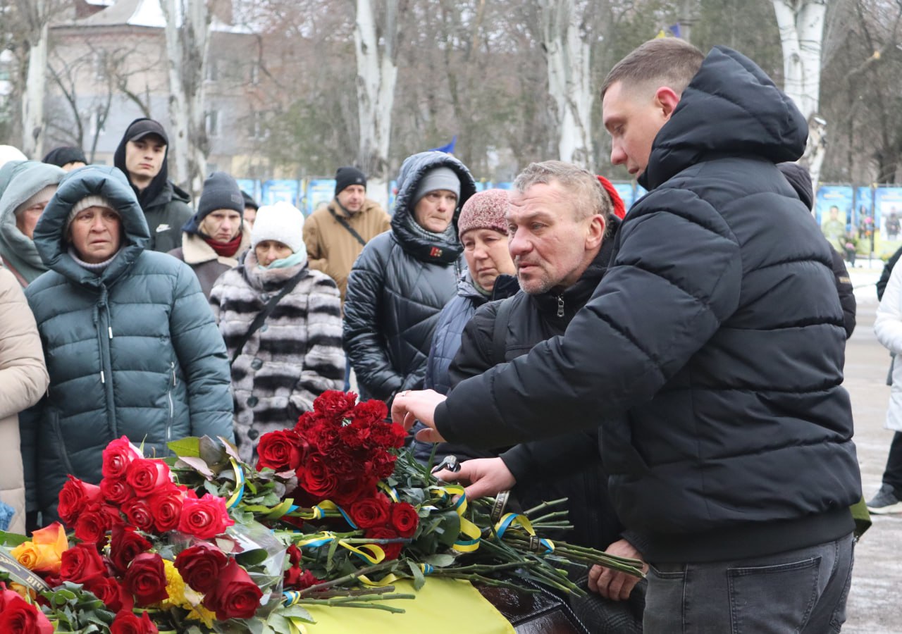 У Світловодську провели в останню путь захисника України Романа Євдокимова У Світловодську провели в останню путь захисника України Романа Євдокимова