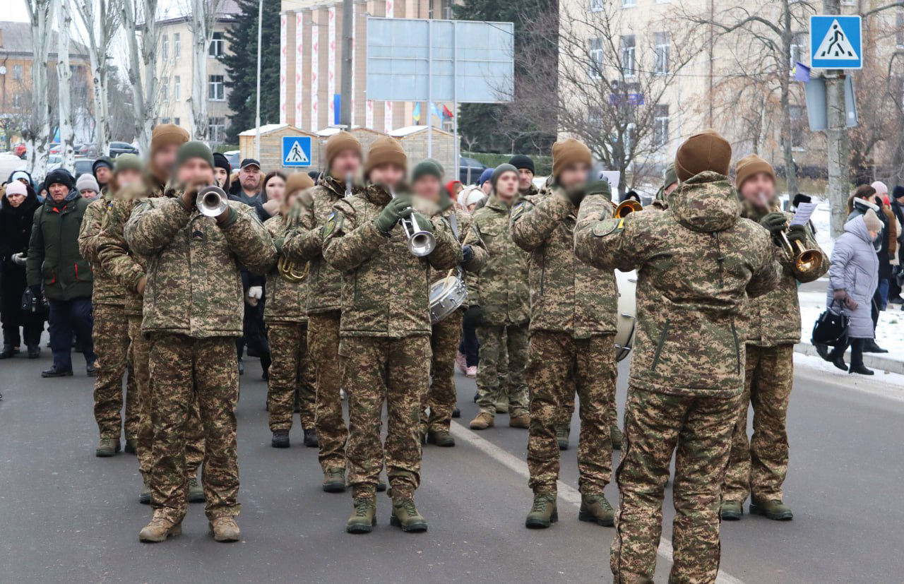 У Світловодську провели в останню путь захисника України Романа Євдокимова