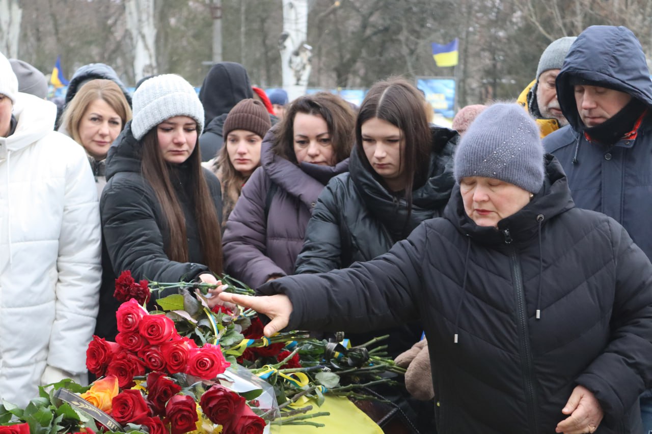 У Світловодську провели в останню путь захисника України Романа Євдокимова У Світловодську провели в останню путь захисника України Романа Євдокимова