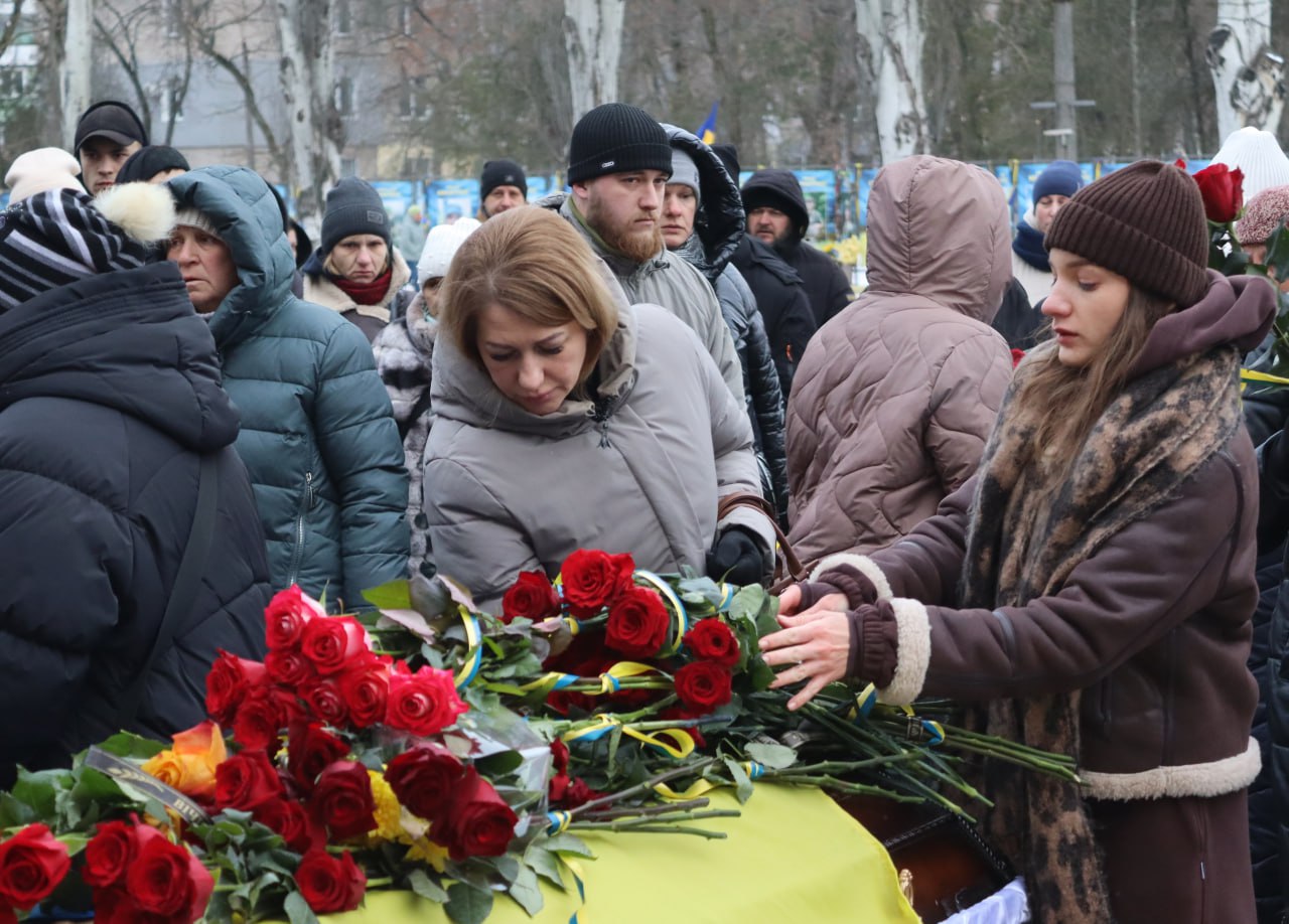 У Світловодську провели в останню путь захисника України Романа Євдокимова У Світловодську провели в останню путь захисника України Романа Євдокимова