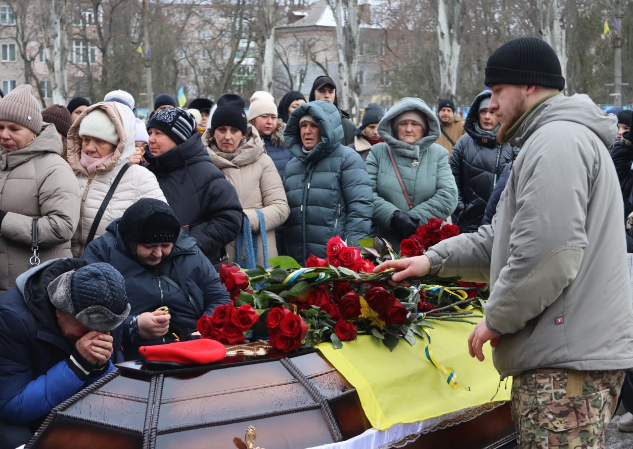 У Світловодську провели в останню путь захисника України Романа Євдокимова У Світловодську провели в останню путь захисника України Романа Євдокимова