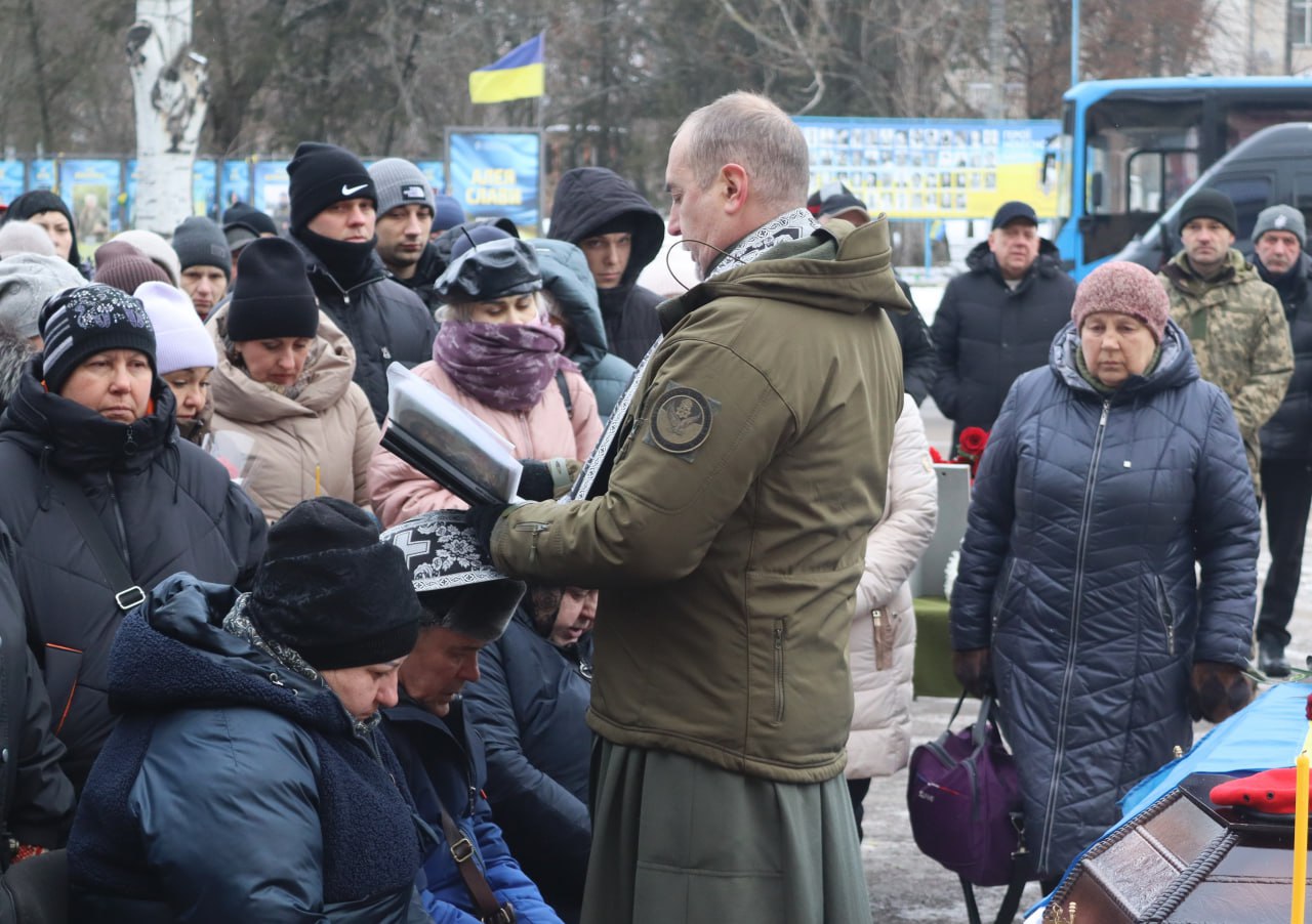У Світловодську провели в останню путь захисника України Романа Євдокимова У Світловодську провели в останню путь захисника України Романа Євдокимова