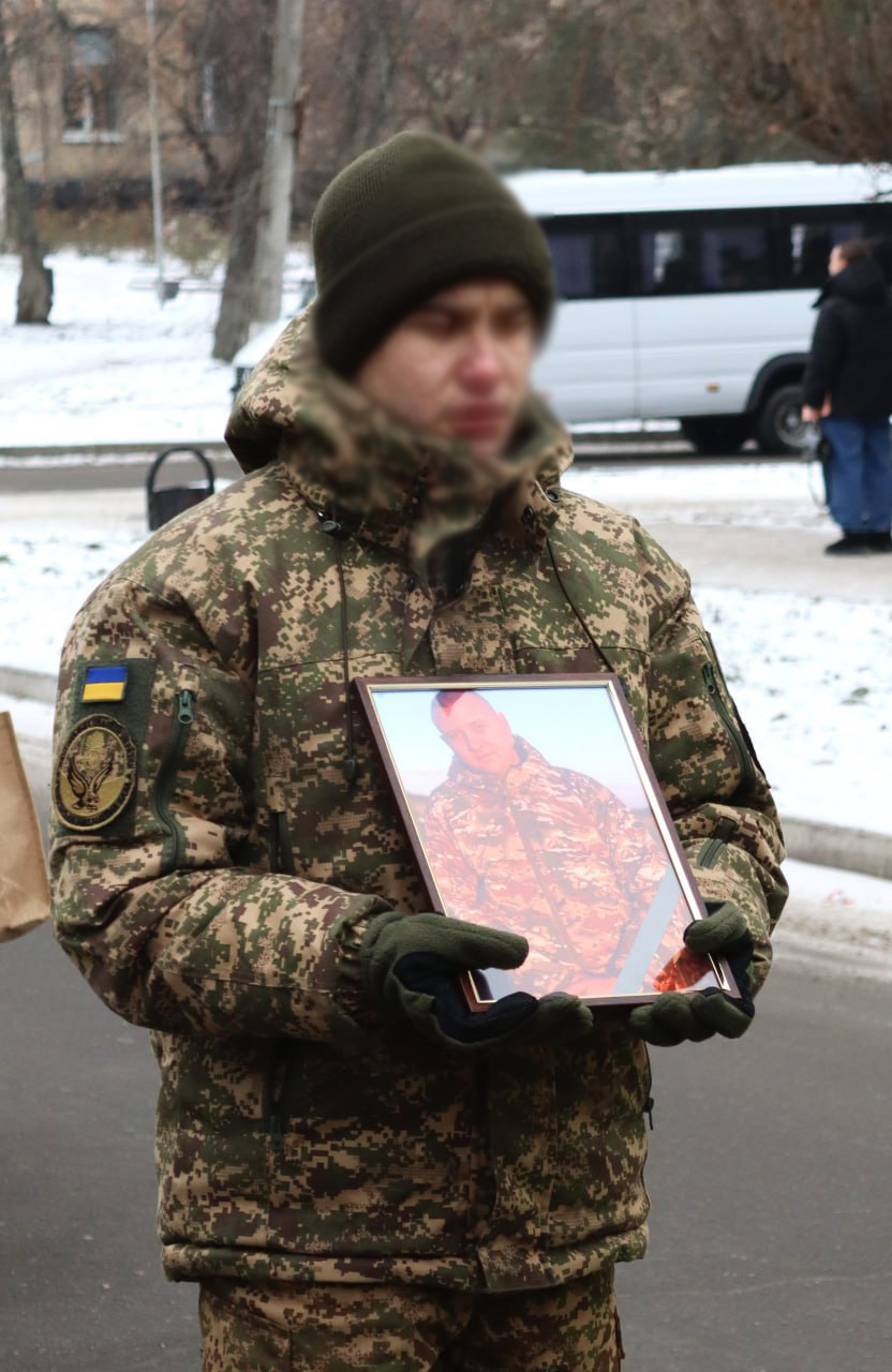 У Світловодську провели в останню путь захисника України Романа Євдокимова У Світловодську провели в останню путь захисника України Романа Євдокимова