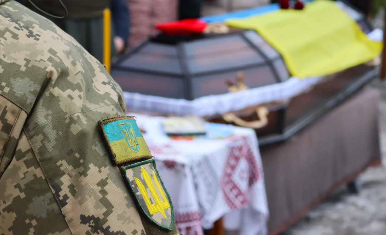 У Світловодську провели в останню путь захисника України Романа Євдокимова У Світловодську провели в останню путь захисника України Романа Євдокимова