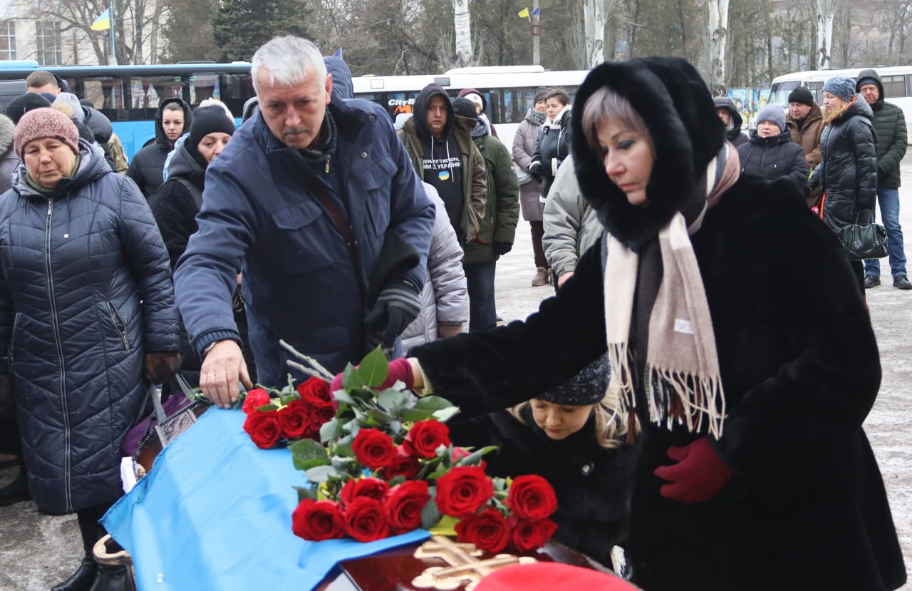 У Світловодську провели в останню путь захисника України Романа Євдокимова У Світловодську провели в останню путь захисника України Романа Євдокимова