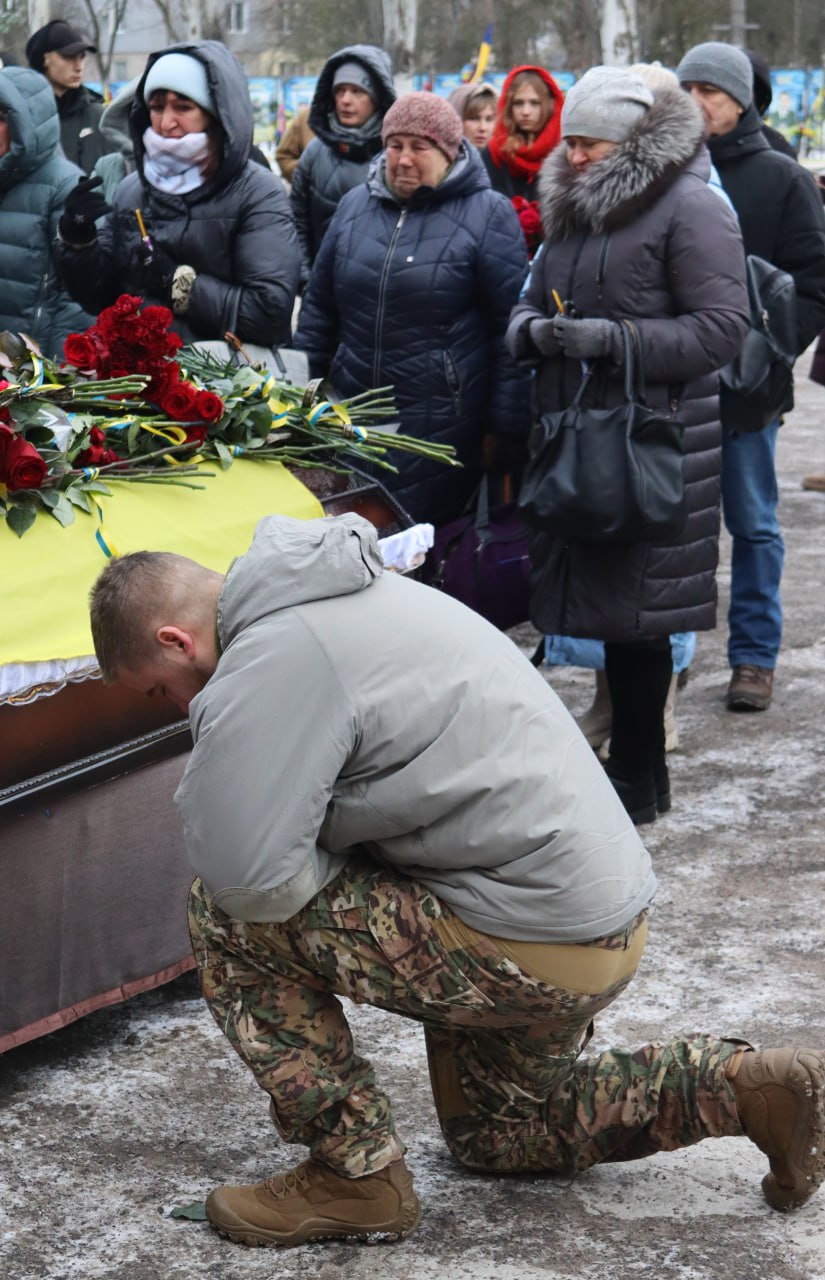 У Світловодську провели в останню путь захисника України Романа Євдокимова У Світловодську провели в останню путь захисника України Романа Євдокимова