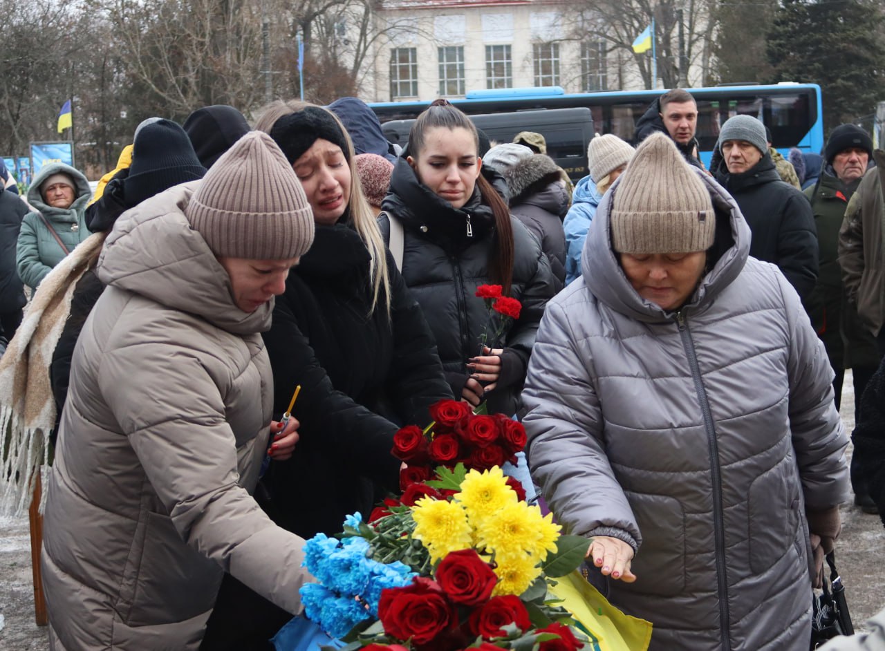 У Світловодську провели в останню путь захисника України Романа Євдокимова У Світловодську провели в останню путь захисника України Романа Євдокимова